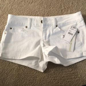 Juniors O’Neill size 5 white denim shorts